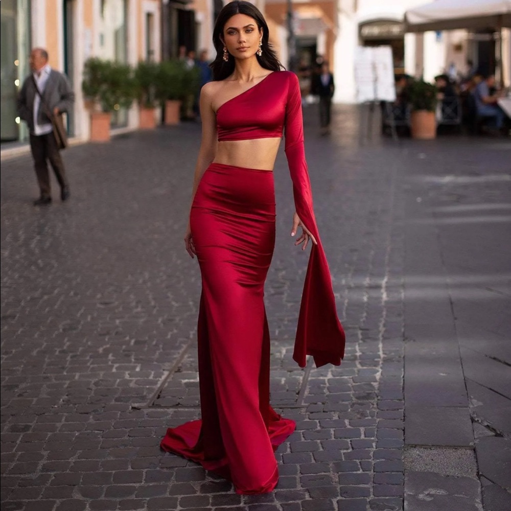 Alamour Miya Red Two-piece Prom & Formal Gown US10 wine color